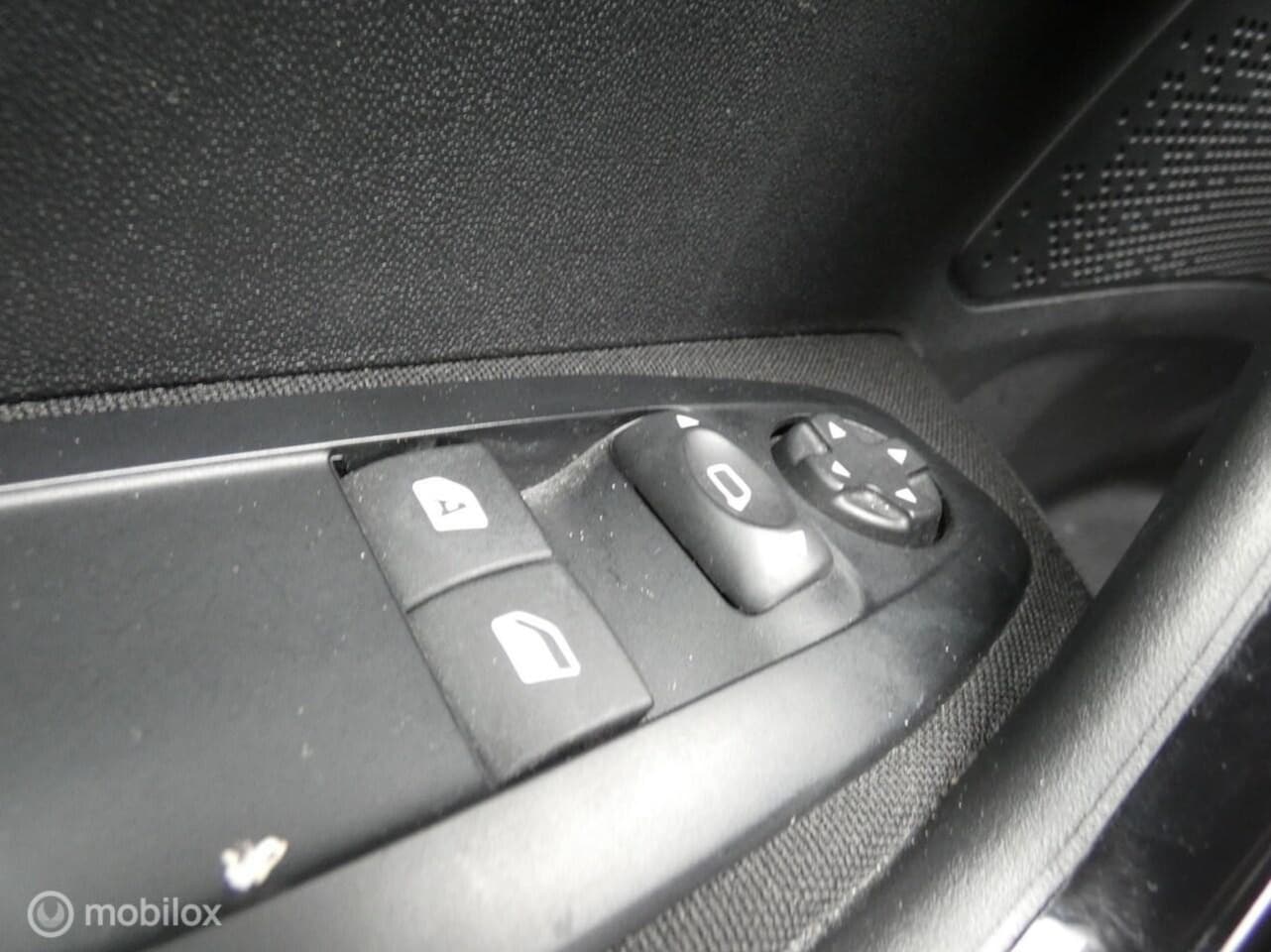 Peugeot 208 - 1.2 PureTech Blue Lion NAP//AIRCO//CRUISE//NAVI//1EIGENAAR//CV+AB
