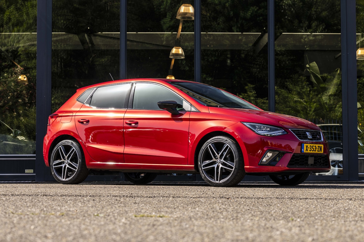 SEAT Ibiza - 1.0 TSI FR Business Intense Face Lift - AutoWereld.nl