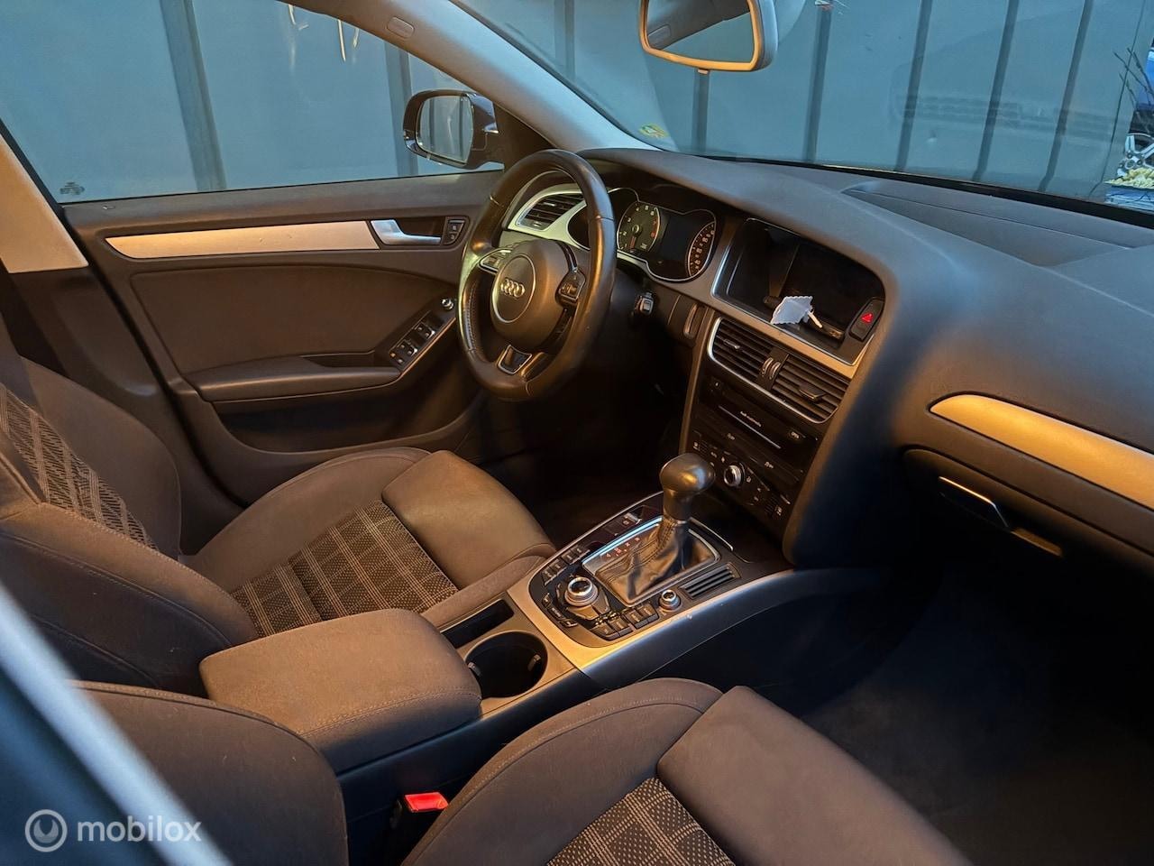 Audi A4 Avant - 1.8 TFSI Business Edition NAP//AIRCO//CRUISE