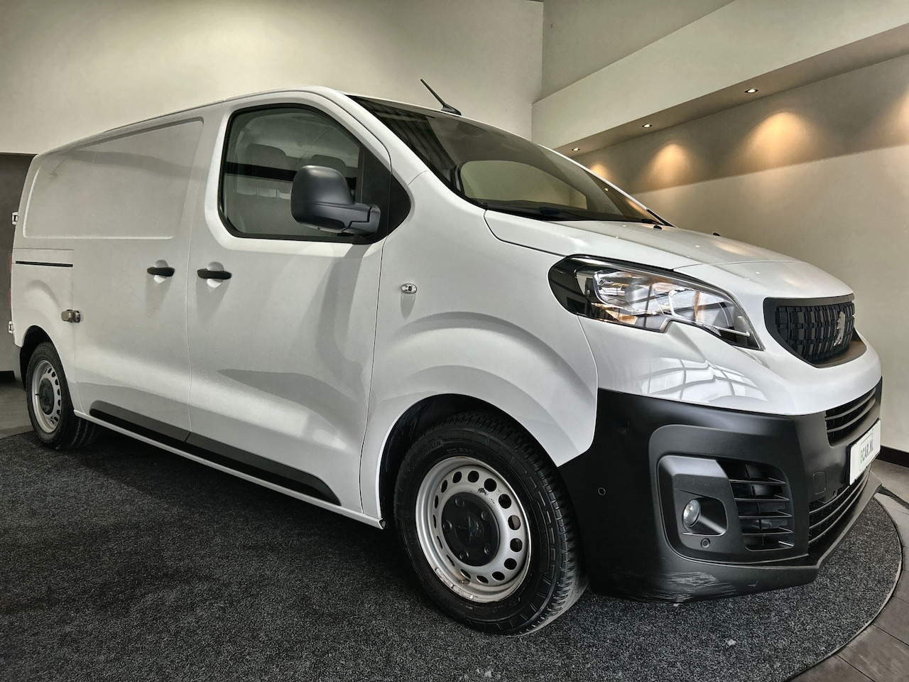 Peugeot e-Expert - Standard Asphalt 75 kWh | Stoelverwarming | Carplay / Android auto | Cruise Control | Soh - AutoWereld.nl