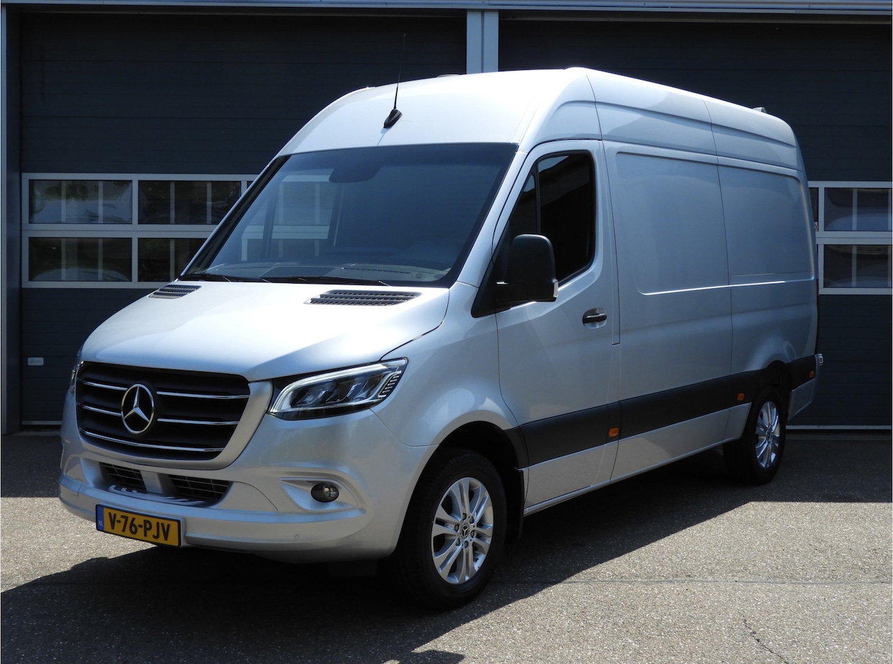 Mercedes-Benz Sprinter - 316 2.2 CDI L2H2 RWD AUT | 3.5t TREKHAAK | LED | CAMERA | MBUX | CRUISE - AutoWereld.nl