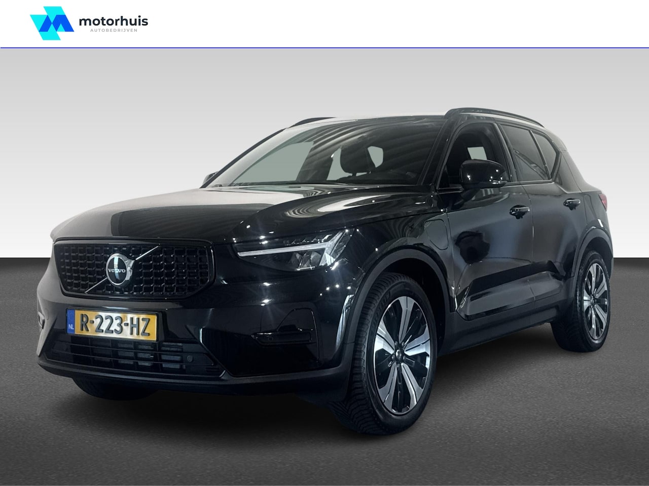 Volvo XC40 - T4 Plug-In Hybrid 211pk Aut Plus Dark {uitgelichte-opties} - AutoWereld.nl