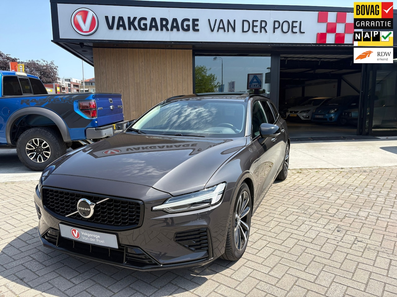 Volvo V60 - 2.0 T8 Plug-in hybrid AWD Ultimate Dark - AutoWereld.nl