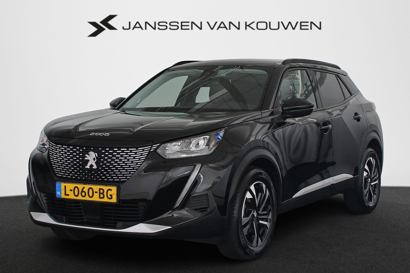 Peugeot 2008 - 1.2 PureTech Allure Trekhaak Navigatie Apple CarPlay - AutoWereld.nl