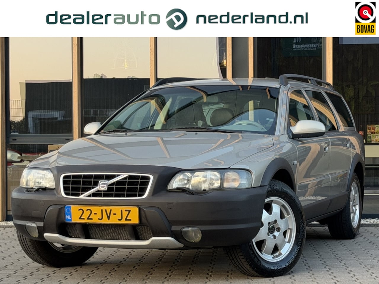 Volvo V70 Cross Country - 2.4 T eerste eigenaar | Goed onderhouden | Map vol met documenta - AutoWereld.nl