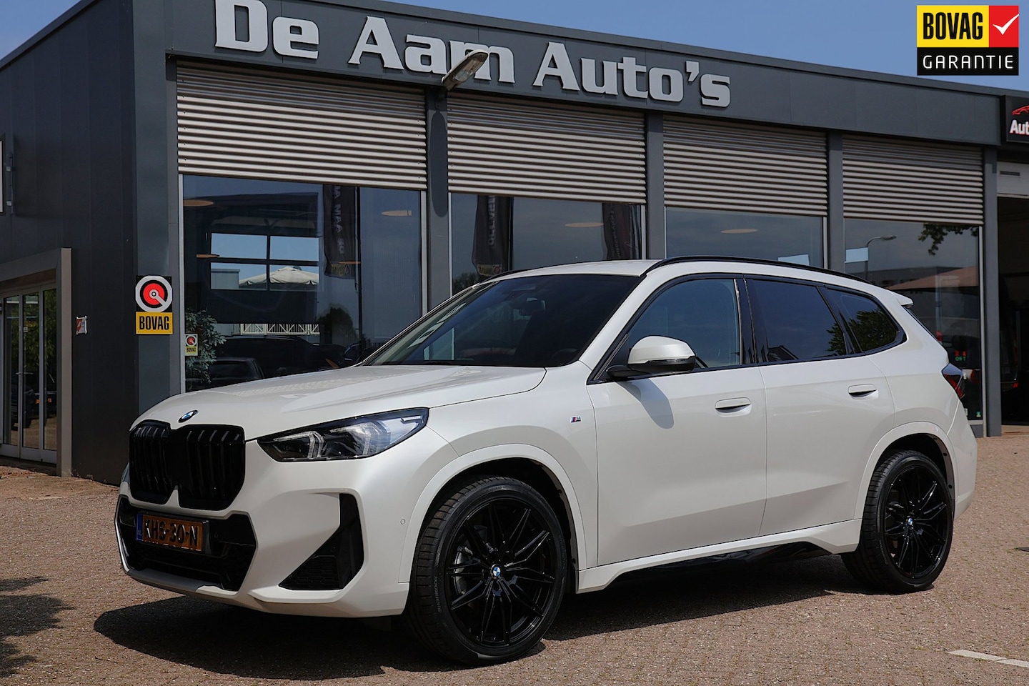 BMW X1 - SDrive18i M-sport Black Edition 20 inch Carplay Camera - AutoWereld.nl