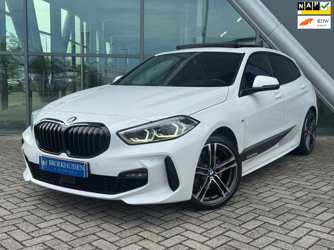 BMW 1-serie - 118i High Executive Edition M-Sport Facelift Schuifdak / Stoelverwarming - AutoWereld.nl