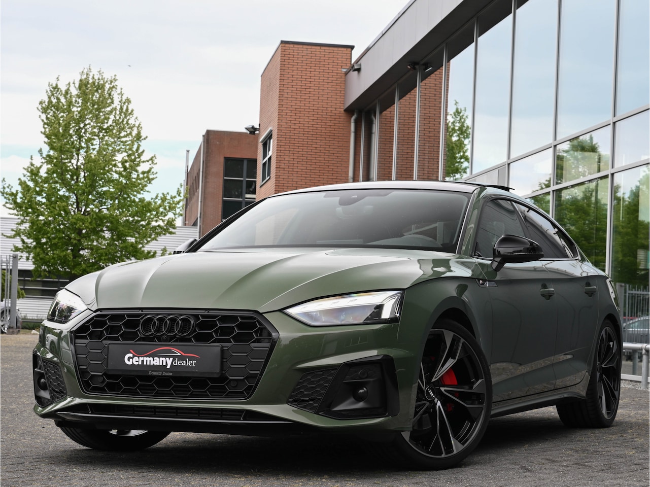 Audi A5 Sportback - 40Tfsi 204pk S-Line Black optic District-Green RS-Zetels Pano Virtual B&O - AutoWereld.nl