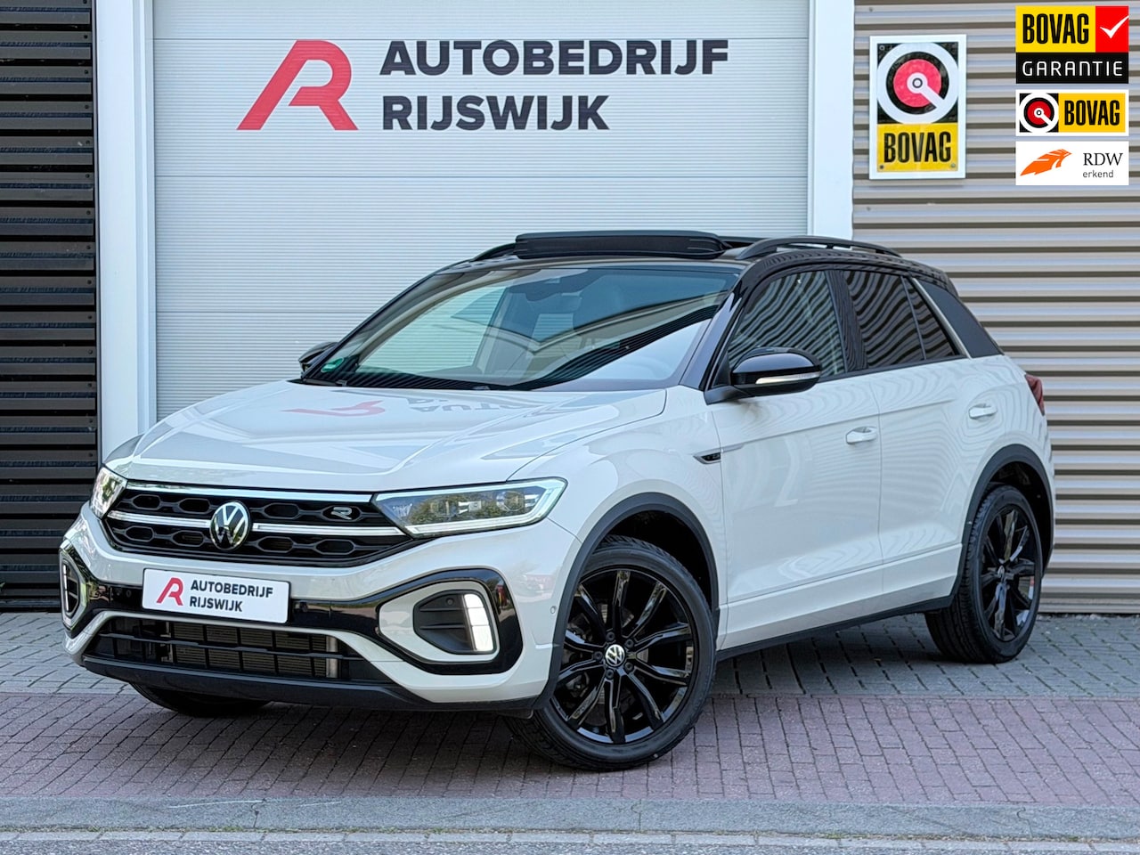 Volkswagen T-Roc - 1.5 TSI 3x R-Line Pano/IQ.Light/Beats - AutoWereld.nl