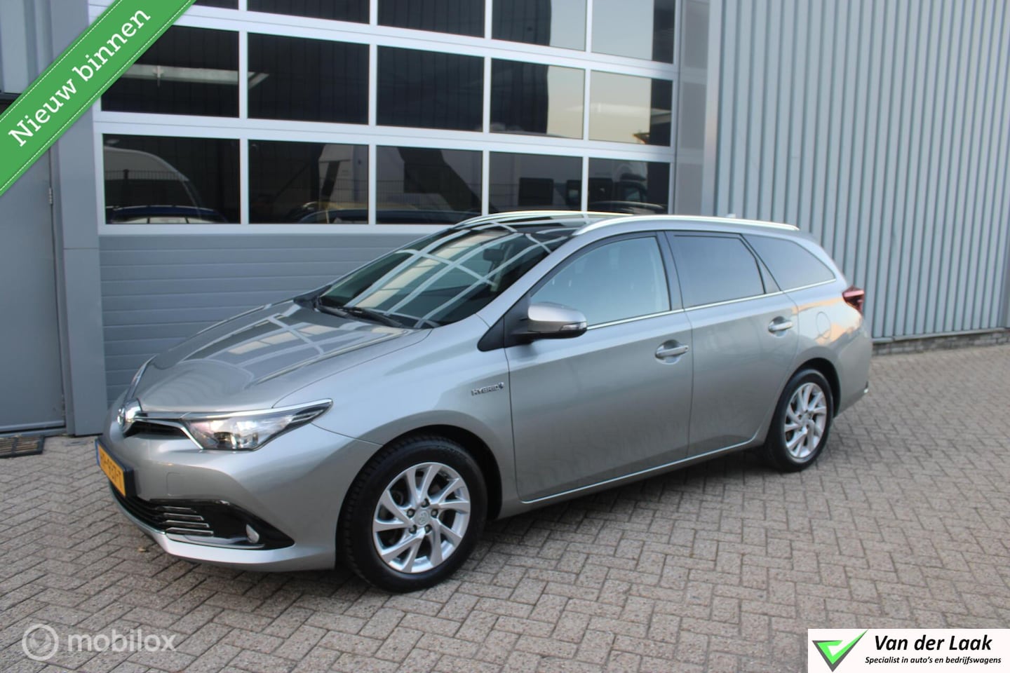 Toyota Auris - 1.8 Hybrid Lease | 2e Eigenaar | Panoramadak | Boekjes - AutoWereld.nl