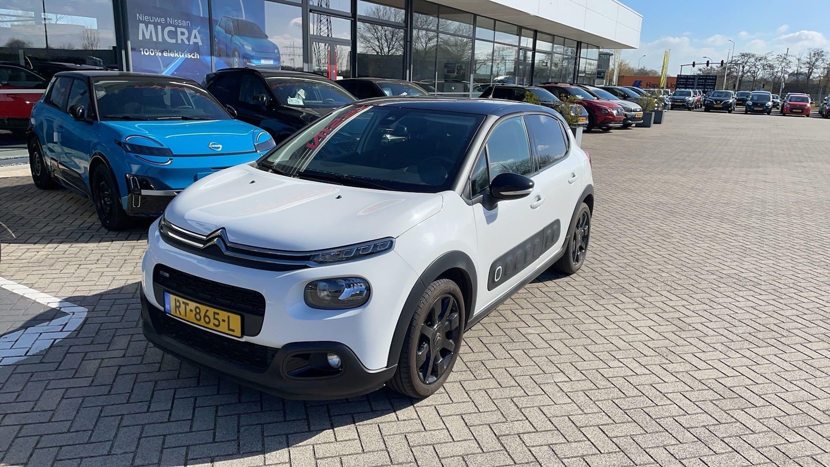 Citroën C3 - 1.2 PureTech Shine | Navi | Camera | LM Velgen | 1e eigenaar | lage km. stand - AutoWereld.nl