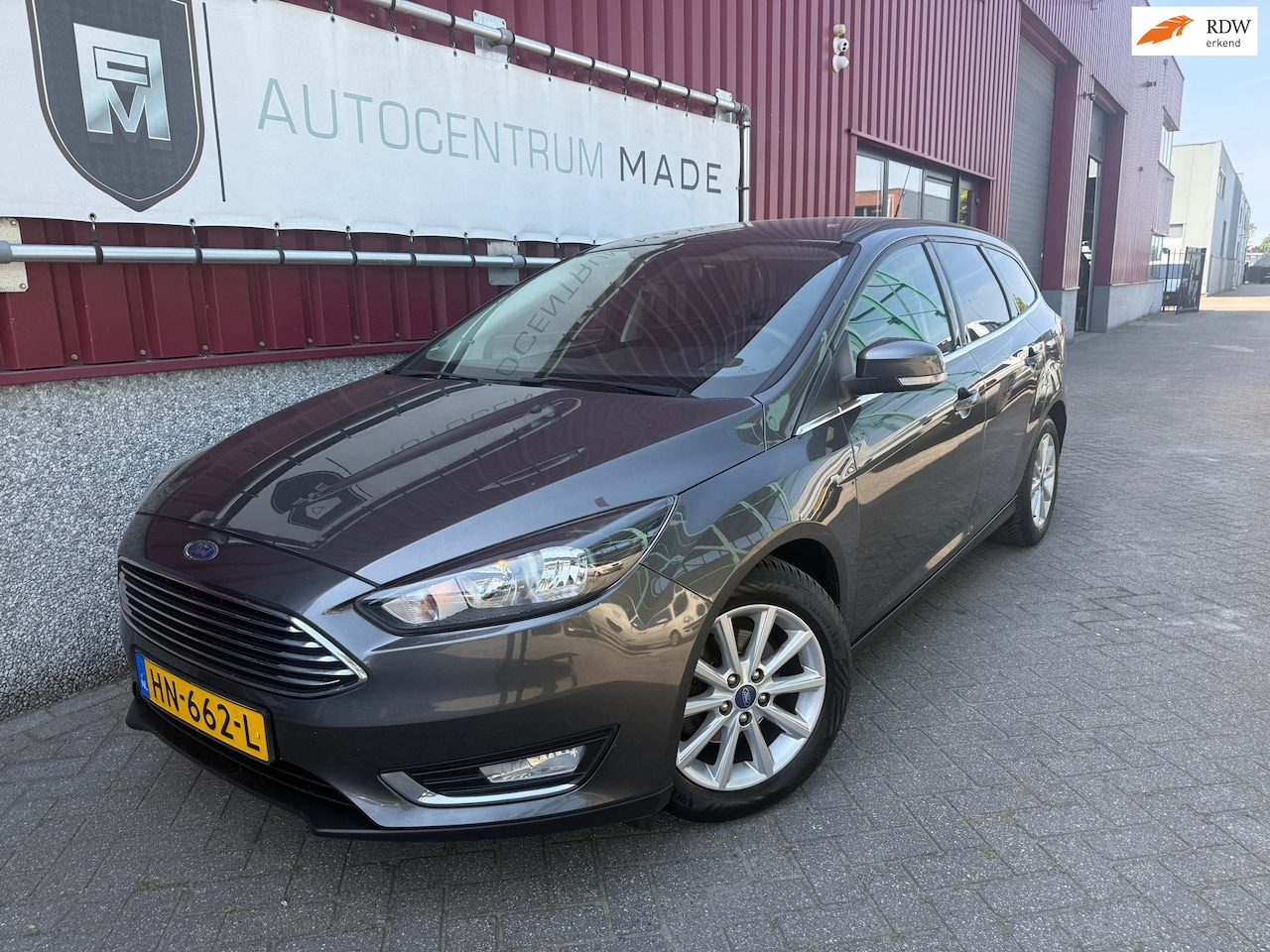 Ford Focus Wagon - 1.0 Titanium Edition // Navi // PDC //Clima // - AutoWereld.nl