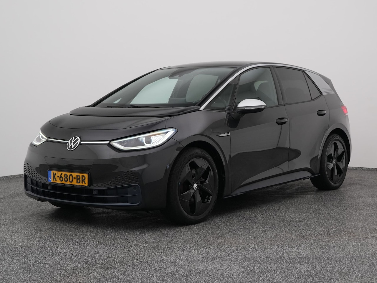 Volkswagen ID.3 - First Plus 58 kWh | CAMERA | ADAPTIVE | STOEL- EN STUURVERW. - AutoWereld.nl