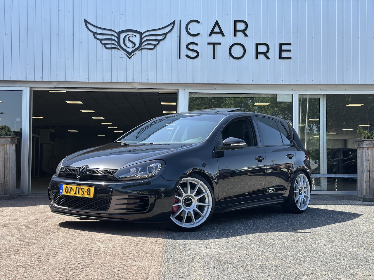 Volkswagen Golf - 2.0 GTI |AIR RIDE|ROTIFORM VELGEN 19''|SCHUIFDAK|CARPLAY|LEDER|LED - AutoWereld.nl