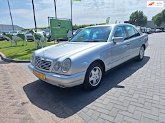 Mercedes-Benz E-klasse - 230 Avantgarde / Zeer nette auto / APK mei 2028