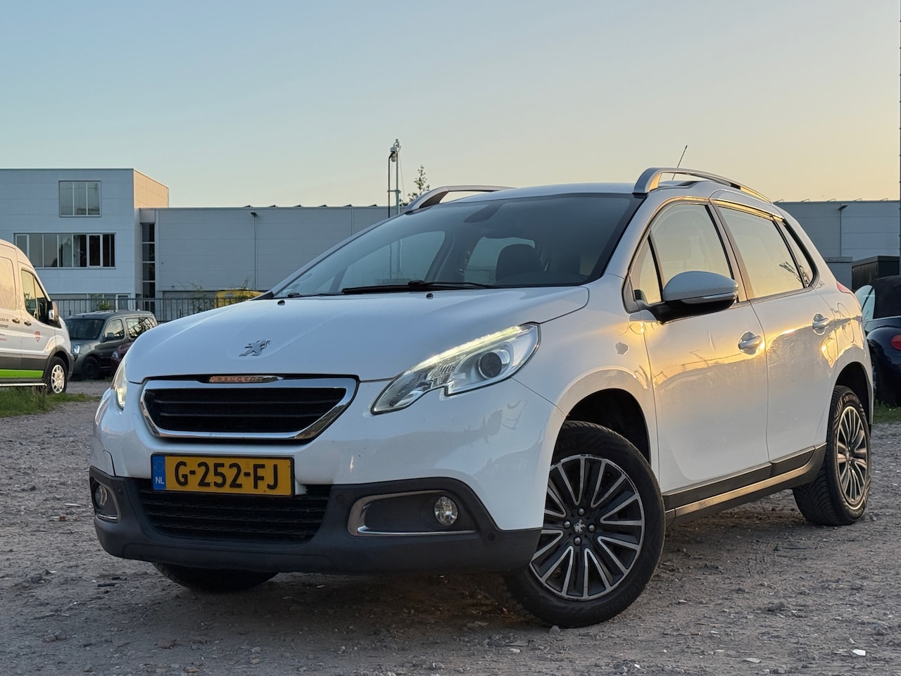 Peugeot 2008 - 1.2 PureTech Style/ ZUINIG - AutoWereld.nl