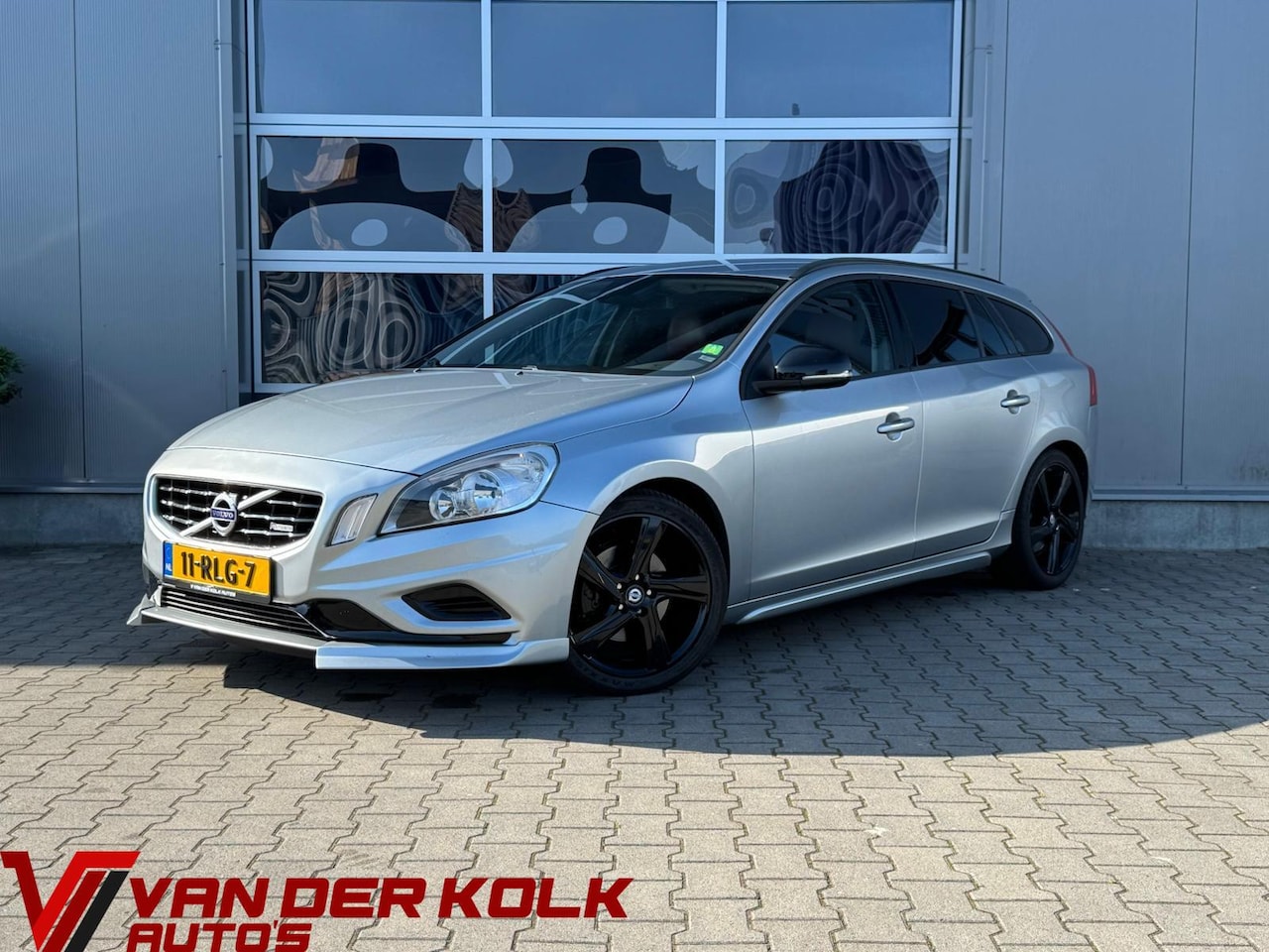 Volvo V60 - 1.6 T3 R-Design | Leder | Cruise | Climate | Lichtmetaal | Sensoren - AutoWereld.nl