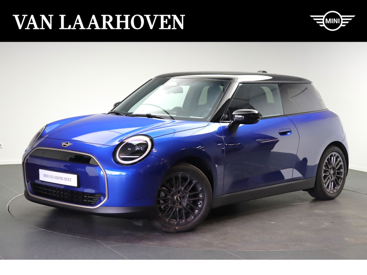 MINI Cooper - Hatchback E / Favoured / Pakket M / 18 inch Slide Spoke 2-tone - AutoWereld.nl