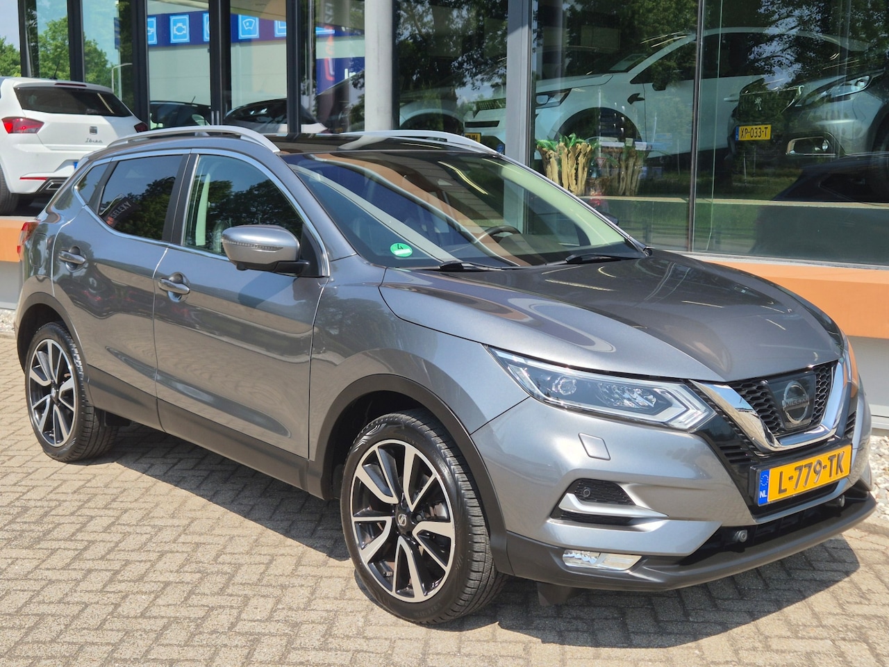 Nissan Qashqai - 1.2 Tekna / panoramadak / stoelverwarming / cruise control - AutoWereld.nl