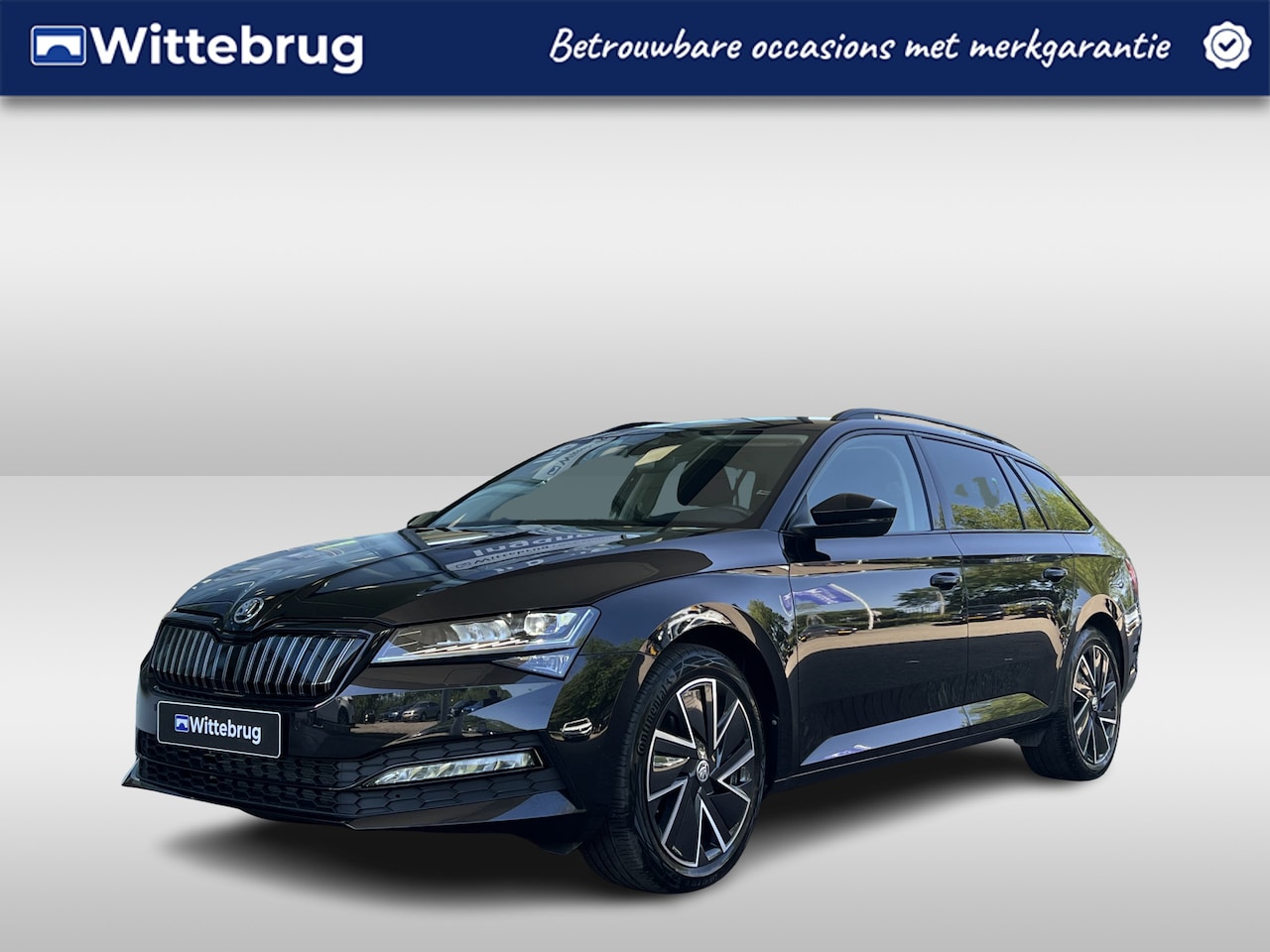 Skoda Superb Combi - 1.4 TSI DSG 218 pk iV Style / Virtual cockpit / Black Pack / Matrix verlichting / 18'' LMV - AutoWereld.nl