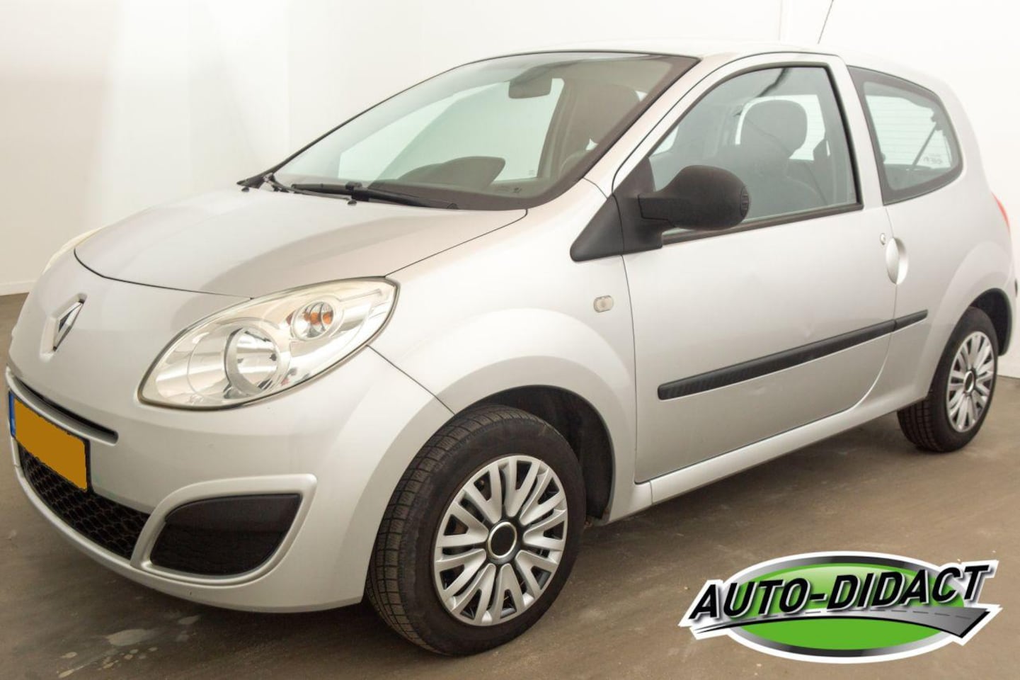 Renault Twingo - 1.2 Acces Airco - AutoWereld.nl