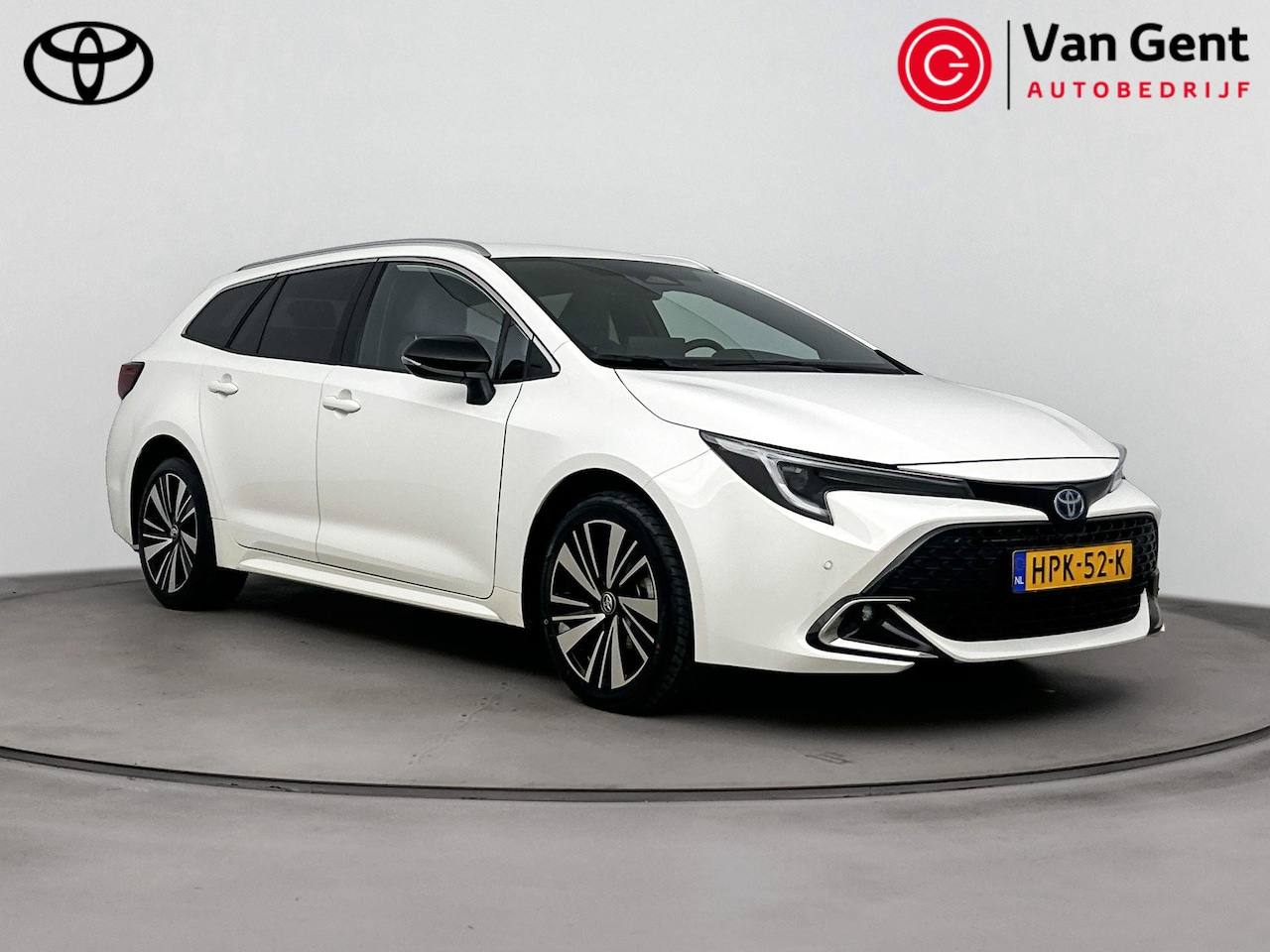 Toyota Corolla Touring Sports - Hybrid 140 Dynamic | Apple Carplay / Android Auto | Stoelverwarming | Parkeersensoren voor - AutoWereld.nl