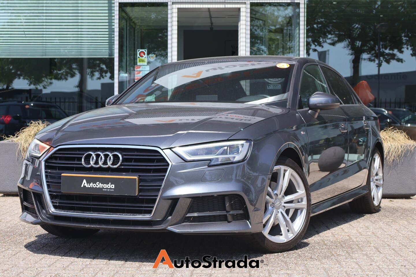 Audi A3 Limousine - 35 S-Line TFSI 150pk | Cruise | Climate | Carplay | Navigatie | Virtual | Sensoren | LED | - AutoWereld.nl
