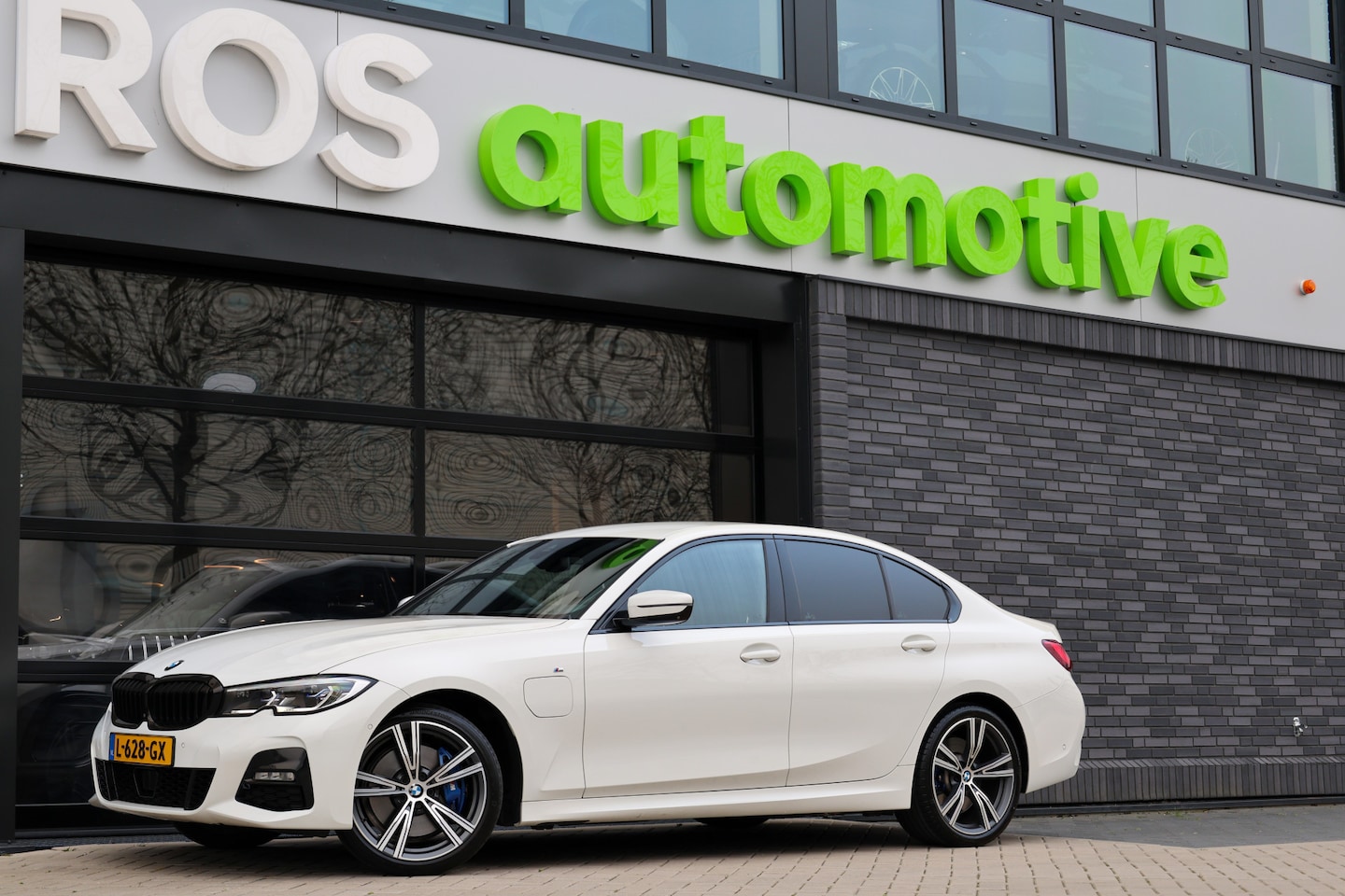BMW 3-serie - 330e Business Edition Plus | BTW | NAP | M-SPORT | LASER | KEYLESS | 360 | LEDER | DEALER - AutoWereld.nl