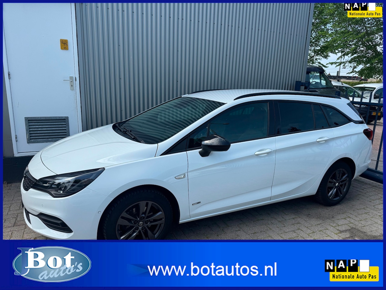 Opel Astra Sports Tourer - 1.2 Design & Tech CLIMATE / CRUISE / NAVI / SENSOREN / NETTE STAAT - AutoWereld.nl