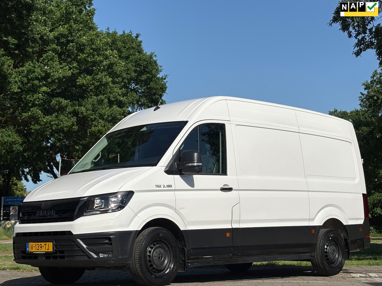 MAN TGE - 35 2.0 177PK|airco|cruise|trekhaak met 3000KG trek|achteruitrijcamera|apple carplay|trekha - AutoWereld.nl