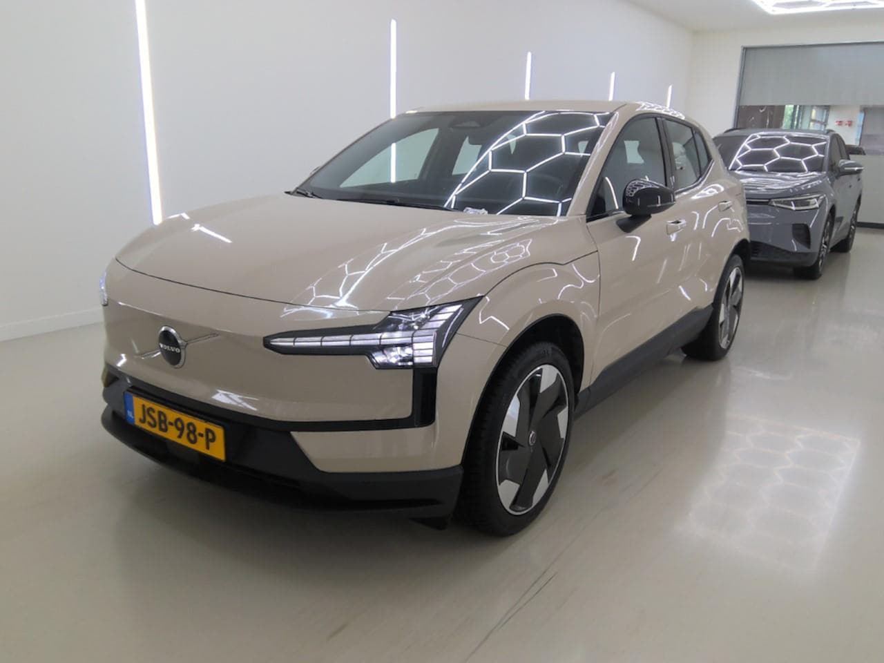 Volvo EX30 - Single Motor Extended Range Plus 69 kWh | Sand Dune | SOH 100% | SnelLeverbaar! - AutoWereld.nl
