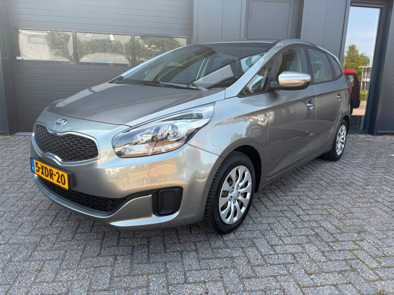 Kia Carens - 1.6 GDi ComfortLine 1.6 GDi ComfortLine, 7-Pers. Camera, Navi, Cruise, Clima - AutoWereld.nl