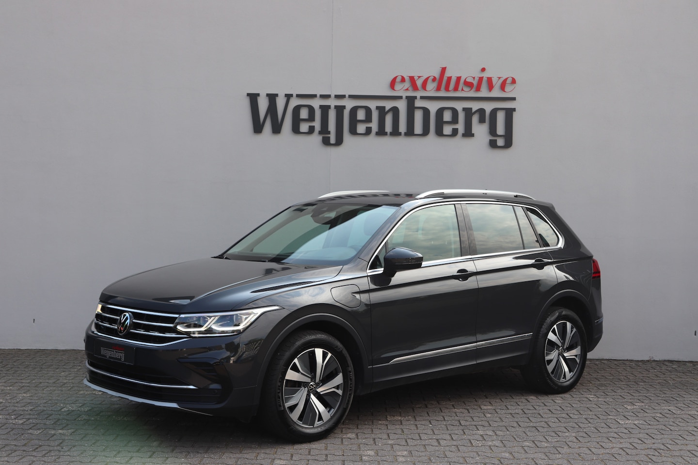 Volkswagen Tiguan - 1.4 TSI eHybrid PHEV Trekhaak Carplay Stuurverwarming - AutoWereld.nl