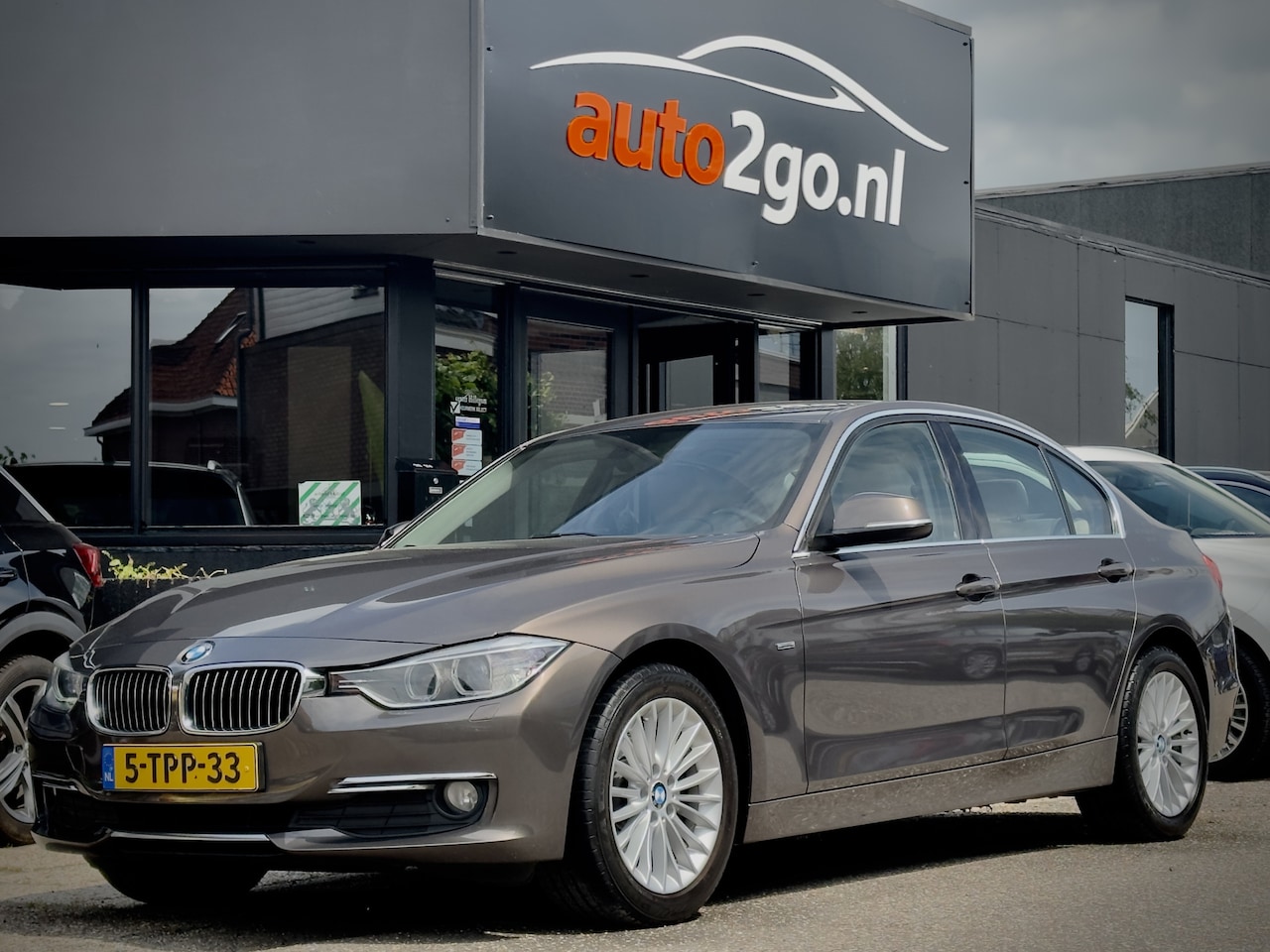 BMW 3-serie - 316i AUT8 LUXURY-LINE LEDER NAVI AIRCO LED LMV PDC - AutoWereld.nl