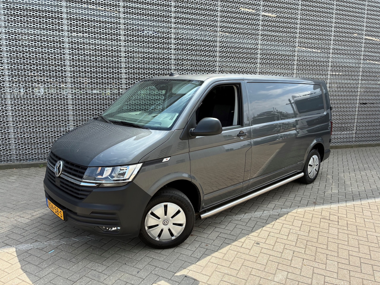 Volkswagen Transporter - 2.0 TDI 150 PK DSG L2H1 28 Comfortline - AutoWereld.nl