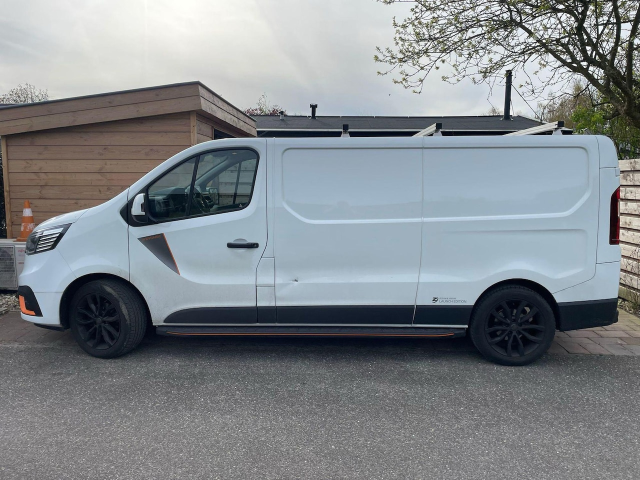 Renault Trafic - 2.0 dCi 130 T30 L2H1 Work Edition - AutoWereld.nl