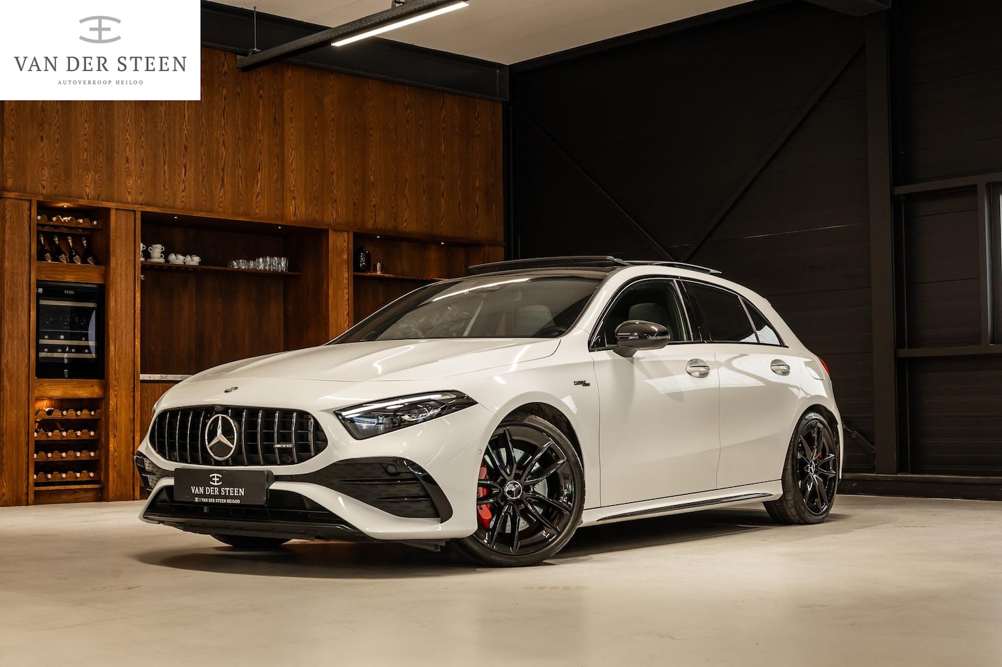 Mercedes-Benz A-klasse - AMG 35 4MATIC Burmester | Pano | 1e eigenaar - AutoWereld.nl