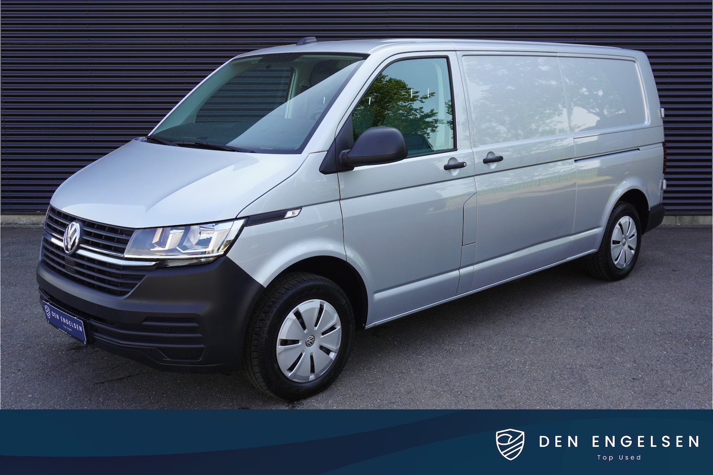 Volkswagen Transporter - 150pk Automaat L2H1 2x Schuifdeur Trekhaak Apple carplay Parkeersensoren Stoelverwarming - AutoWereld.nl