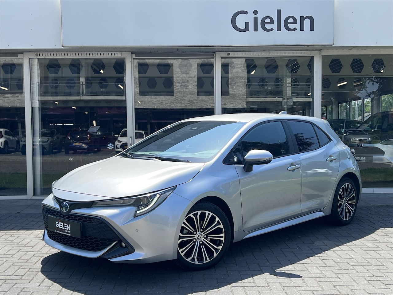 Toyota Corolla - 1.8 Hybrid Style | Dodehoekherkenning, Parkeersensoren, Stoel + Stuurverwarming, Keyless, - AutoWereld.nl