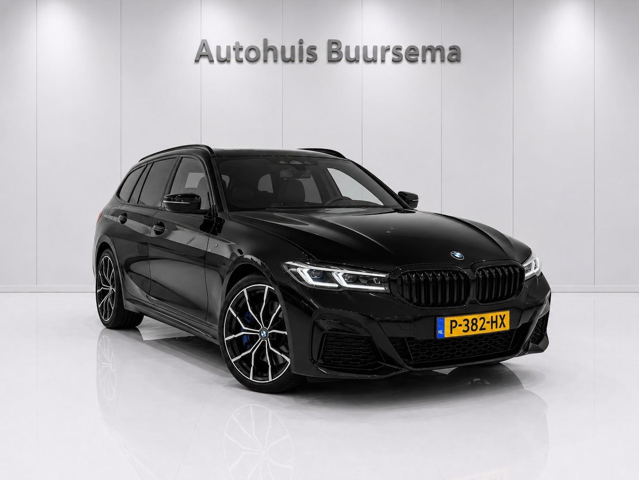 BMW 5-serie Touring - 520i LCI M-Sport | Laserlicht | Trekhaak elec. | Panoramadak | LiveCockpit | - AutoWereld.nl