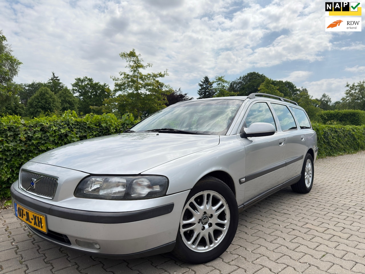 Volvo V70 - 2.4 Comfort Line 2.4 Comfort Line , Automaat , ** INRUILKOOPJE ** Airco / Cruise / Half-Leder / Trekhaak / - AutoWereld.nl