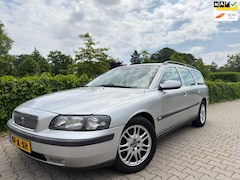 Volvo V70 - 2.4 Comfort Line , Automaat , * INRUILKOOPJE * Airco / Cruise / Half-Leder / Trekhaak / 16