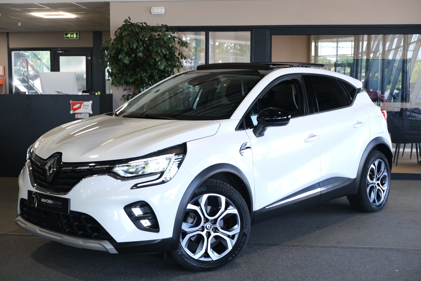 Renault Captur - 1.6 E-Tech plug-in hybrid 160 techno Pano Led Navi Cruise - AutoWereld.nl