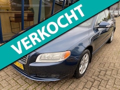 Volvo S80 - 2.5 T Momentum Automaat LEER / NAVI / TREKHAAK