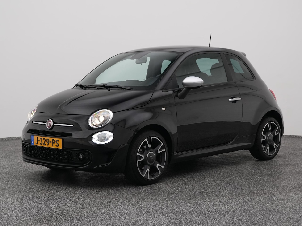 Fiat 500 - 1.0 Hybrid Rockstar 6-Bak. | PANO | NAVI - AutoWereld.nl
