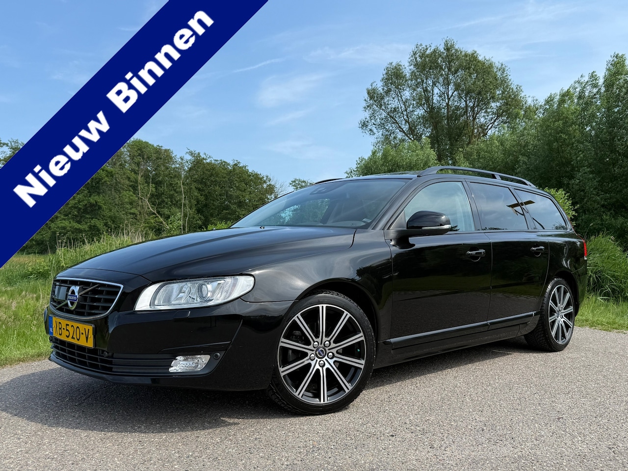Volvo V70 - 2.0 T4 Inscription Edition / Schuifdak / Leder / Key-Less / Trekhaak / Navi / Clima / Stoe - AutoWereld.nl