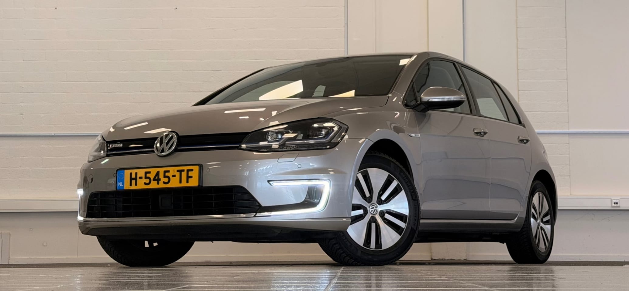 Volkswagen e-Golf - E-Golf Virtual cockpit Xenon Winter/spiegel-pakket - AutoWereld.nl