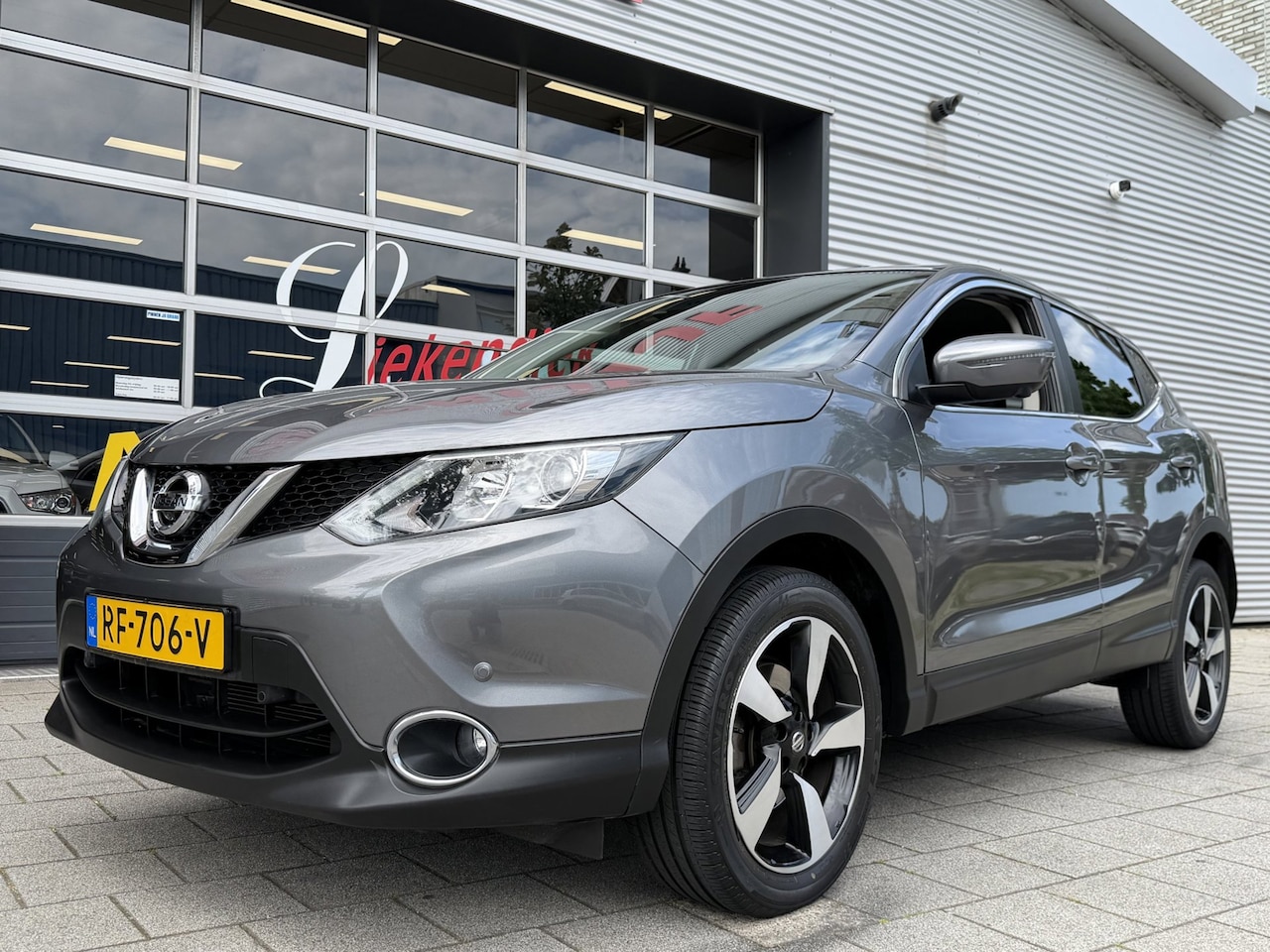 Nissan Qashqai - 1.2 N-Vision - Navigatie I Airco I Xenon I PDC I Sport velgen I 51.000 KM - Dealer onderho - AutoWereld.nl