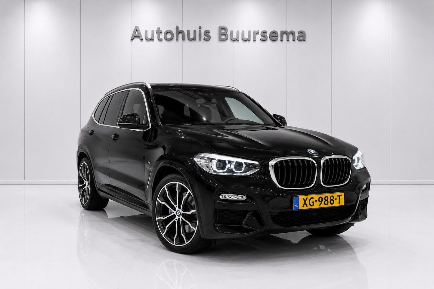 BMW X3 - xDrive20i High Ex. | Head-Up Display | Panoramadak | Elec. trekhaak | Naviagtie - AutoWereld.nl