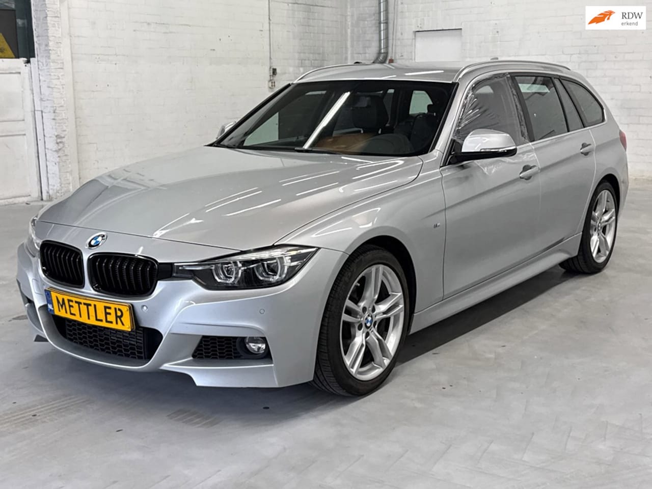 BMW 3-serie Touring - 318i M Pakket | M Sport| Trekhaak | Diefstalschade - AutoWereld.nl